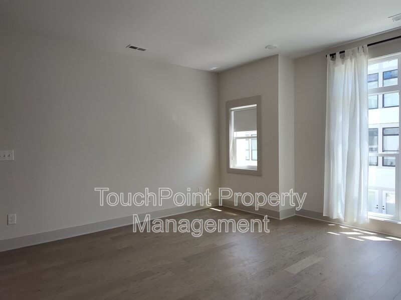 Gorgeous 3-story townhome located in Sky Terrace Towns! property image