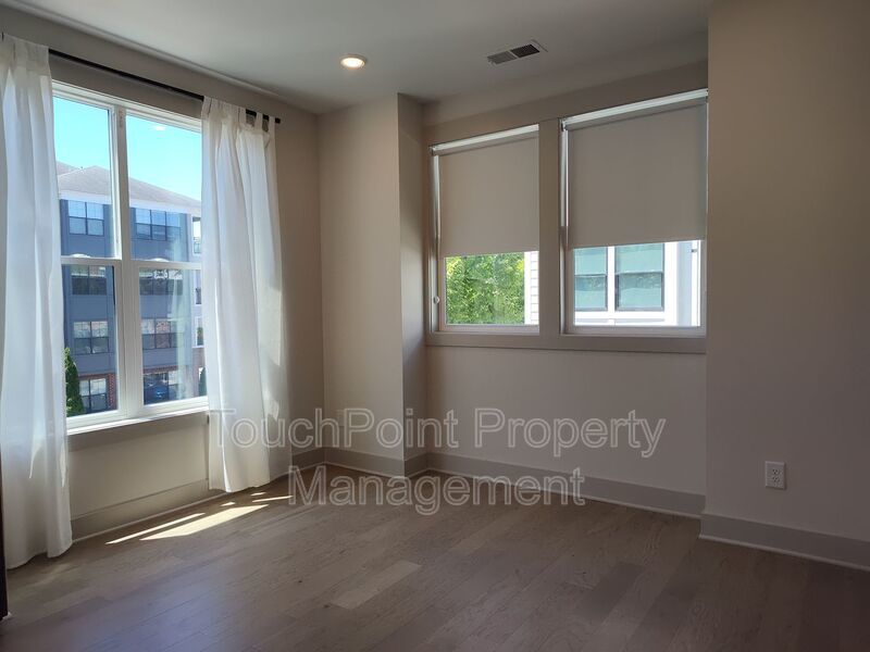 Gorgeous 3-story townhome located in Sky Terrace Towns! property image