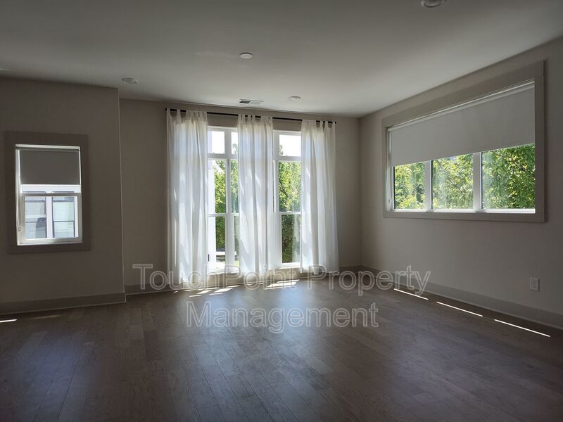 Gorgeous 3-story townhome located in Sky Terrace Towns! property image