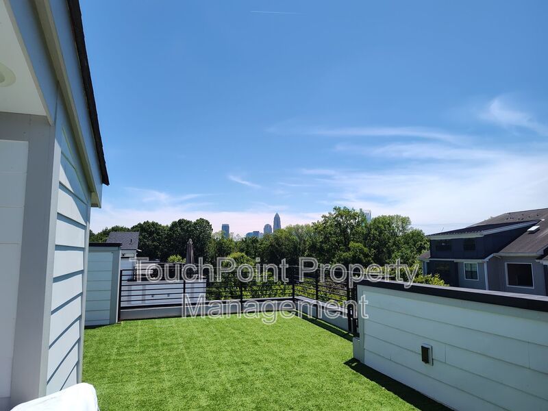 Gorgeous 3-story townhome located in Sky Terrace Towns! property image