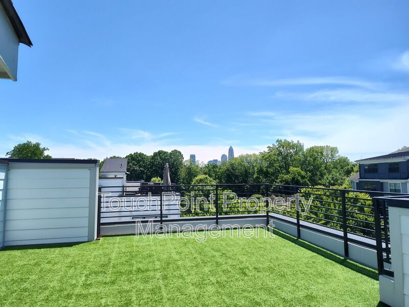 Gorgeous 3-story townhome located in Sky Terrace Towns! property image