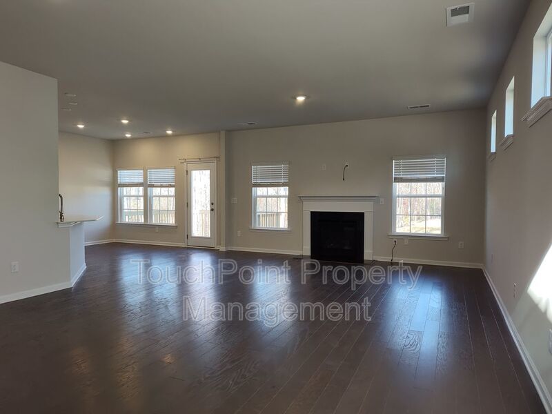 Beautiful 4 beds, 2.5 bath, 2-car garage home located in the Brightwater community! property image