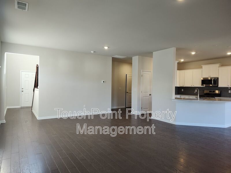 Beautiful 4 beds, 2.5 bath, 2-car garage home located in the Brightwater community! property image