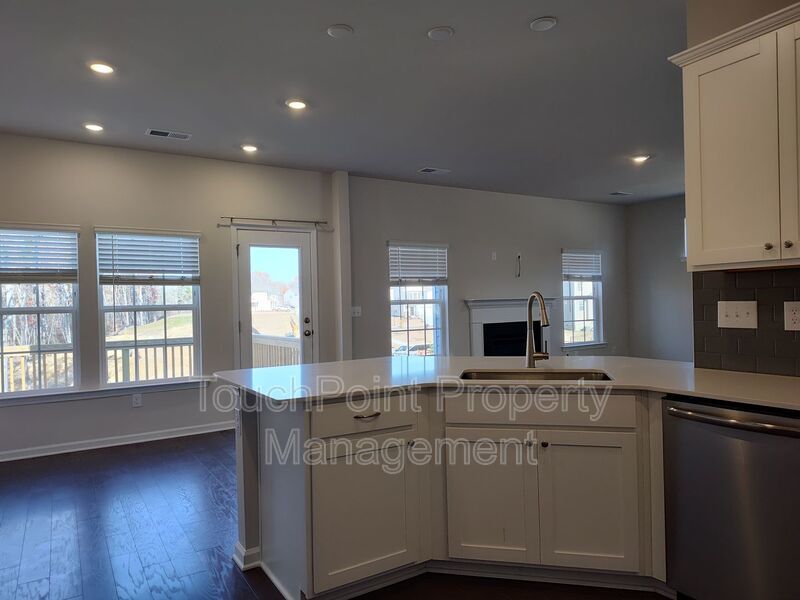 Beautiful 4 beds, 2.5 bath, 2-car garage home located in the Brightwater community! property image