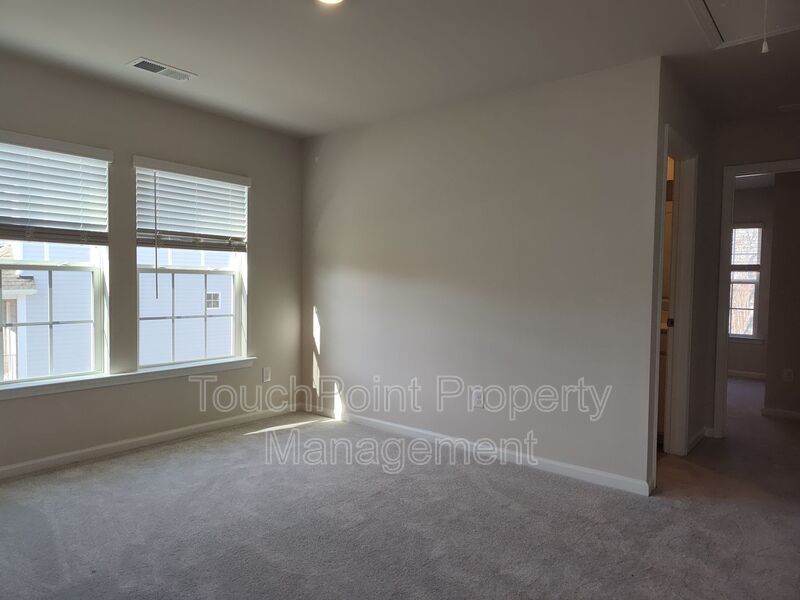 Beautiful 4 beds, 2.5 bath, 2-car garage home located in the Brightwater community! property image