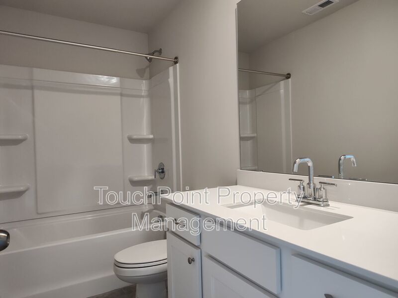 Beautiful 4 beds, 2.5 bath, 2-car garage home located in the Brightwater community! property image