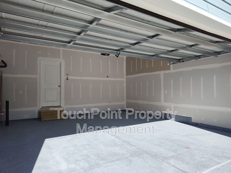 Beautiful 4 beds, 2.5 bath, 2-car garage home located in the Brightwater community! property image