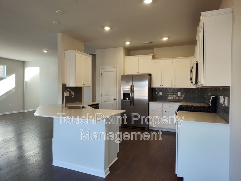 Beautiful 4 beds, 2.5 bath, 2-car garage home located in the Brightwater community! property image