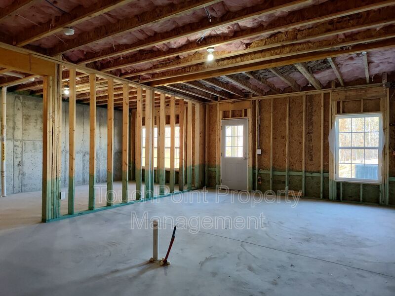 Beautiful 4 beds, 2.5 bath, 2-car garage home located in the Brightwater community! property image