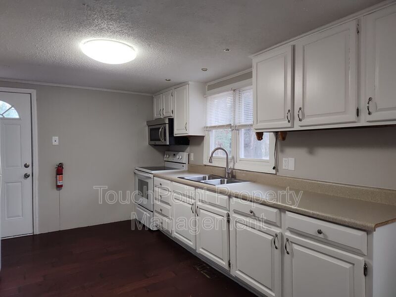 Move-in Ready duplex located in The Rockwell Park Community! property image