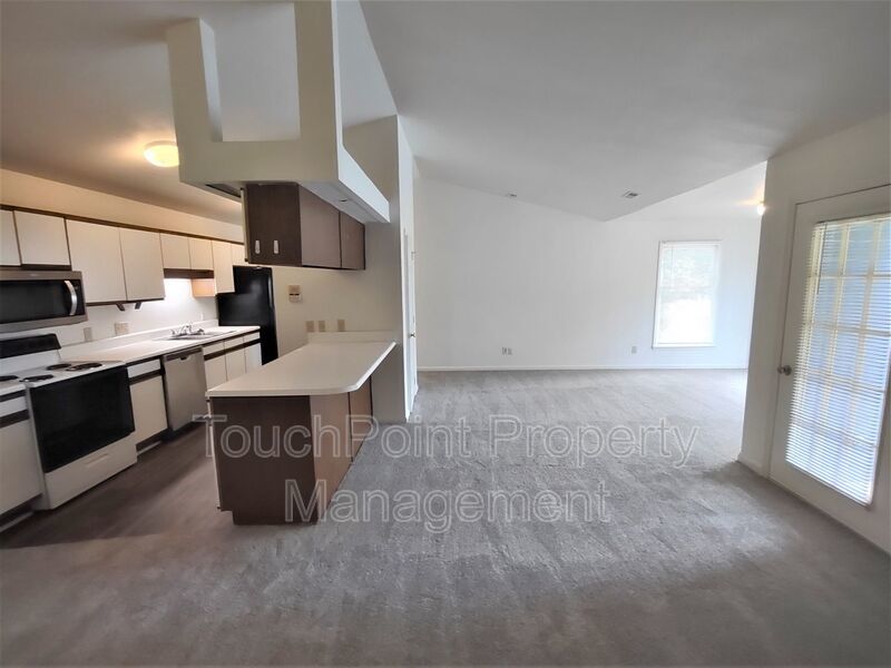 Pristine Condo located in Rose Croft Community! property image