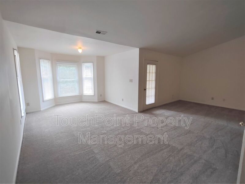 Pristine Condo located in Rose Croft Community! property image