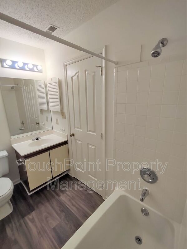 Pristine Condo located in Rose Croft Community! property image