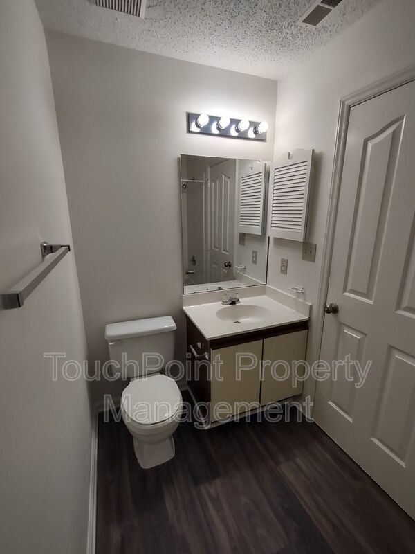 Pristine Condo located in Rose Croft Community! property image