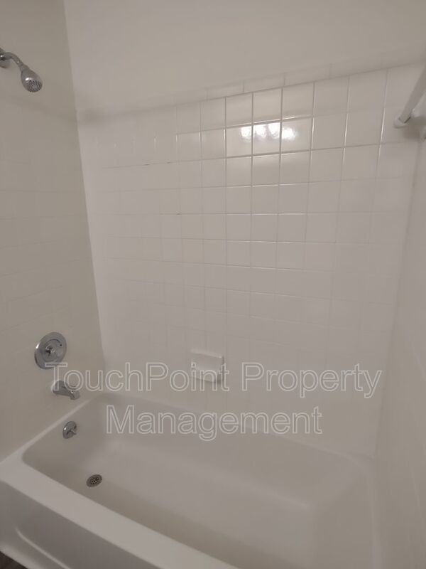 Pristine Condo located in Rose Croft Community! property image