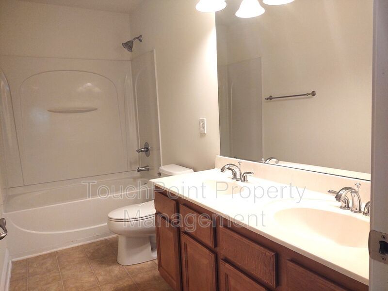 Beautiful Home located in the Hamilton Lakes Community! property image