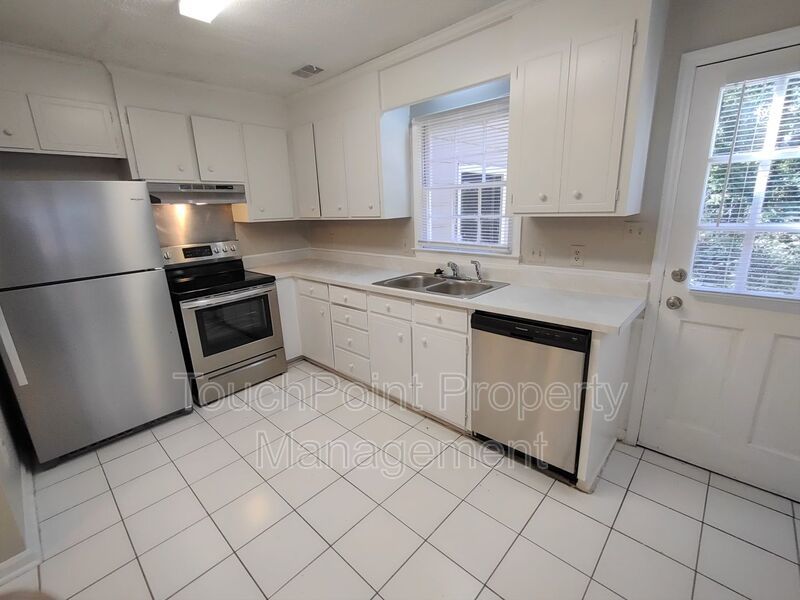 Beautiful Duplex Home Located in the Stonehaven Community! property image