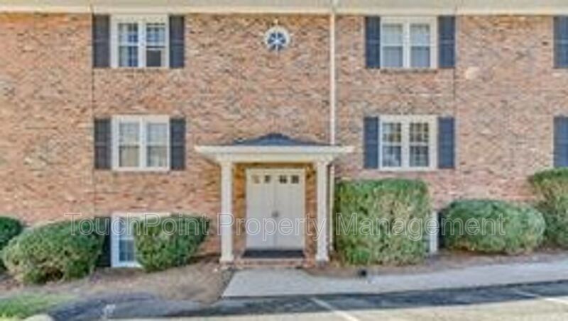 Cozy Condo located in McAlway Manor in Cotswold! property image
