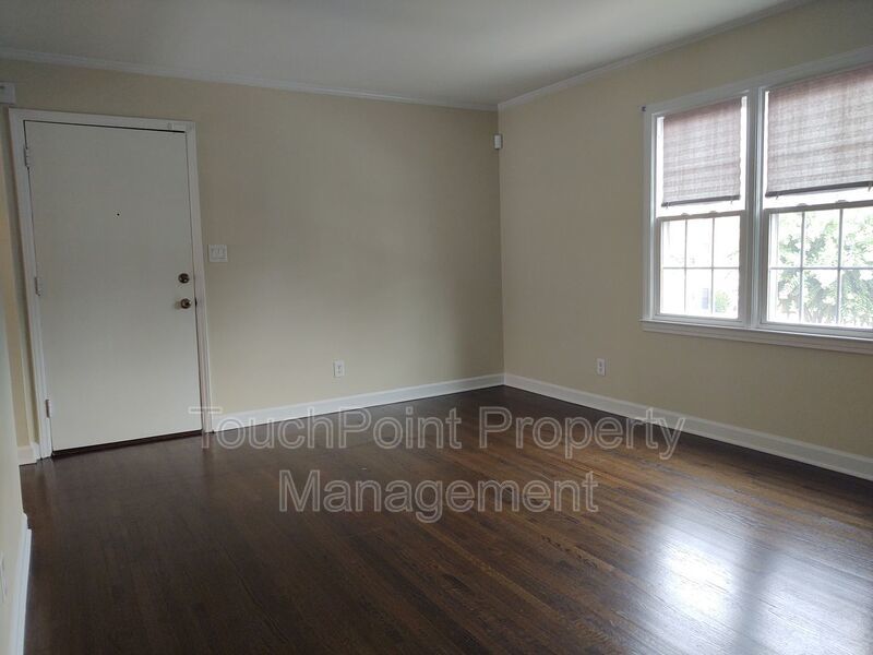 Cozy Condo located in McAlway Manor in Cotswold! property image