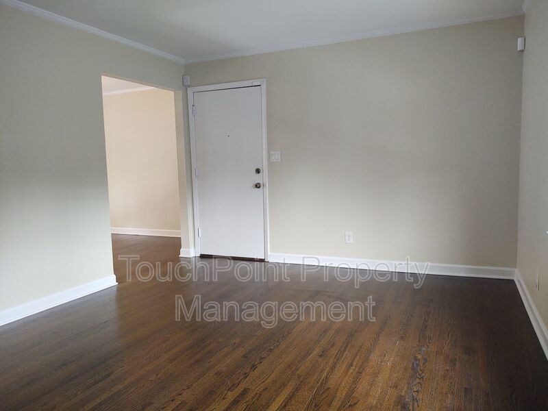 Cozy Condo located in McAlway Manor in Cotswold! property image