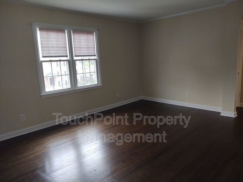 Cozy Condo located in McAlway Manor in Cotswold! property image