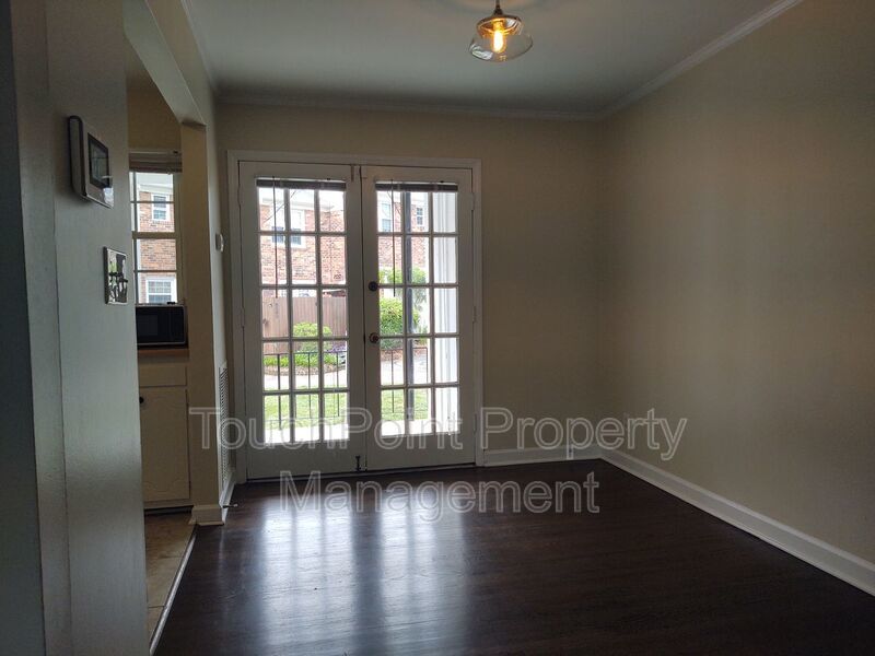 Cozy Condo located in McAlway Manor in Cotswold! property image