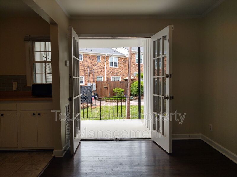 Cozy Condo located in McAlway Manor in Cotswold! property image