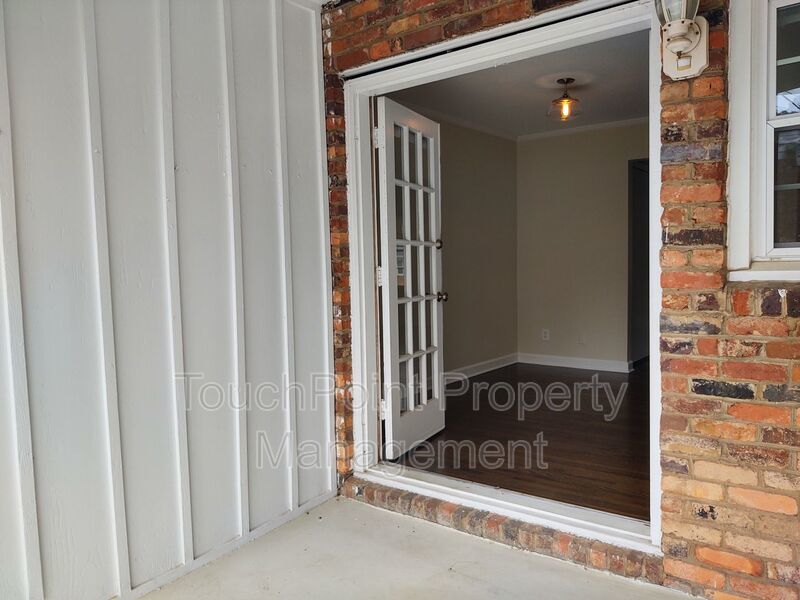 Cozy Condo located in McAlway Manor in Cotswold! property image