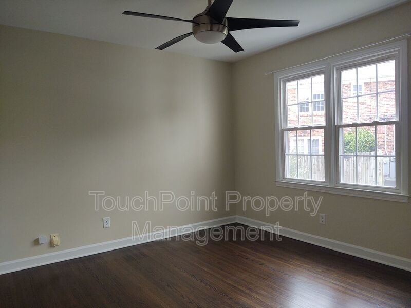 Cozy Condo located in McAlway Manor in Cotswold! property image