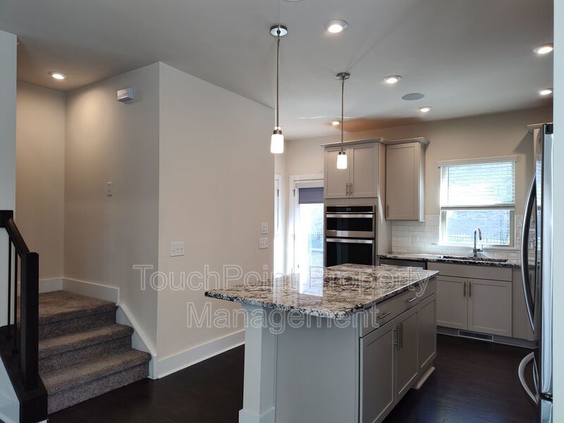 Modern End-Unit Townhome located in the Central Point Community. property image