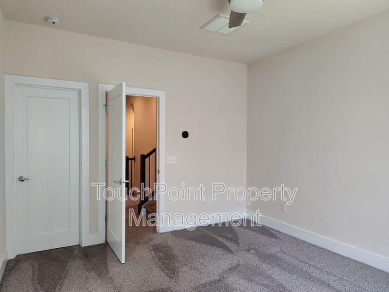 Modern End-Unit Townhome located in the Central Point Community. property image
