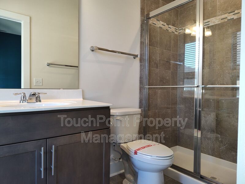 Modern End-Unit Townhome located in the Central Point Community. property image