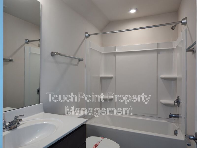 Modern End-Unit Townhome located in the Central Point Community. property image