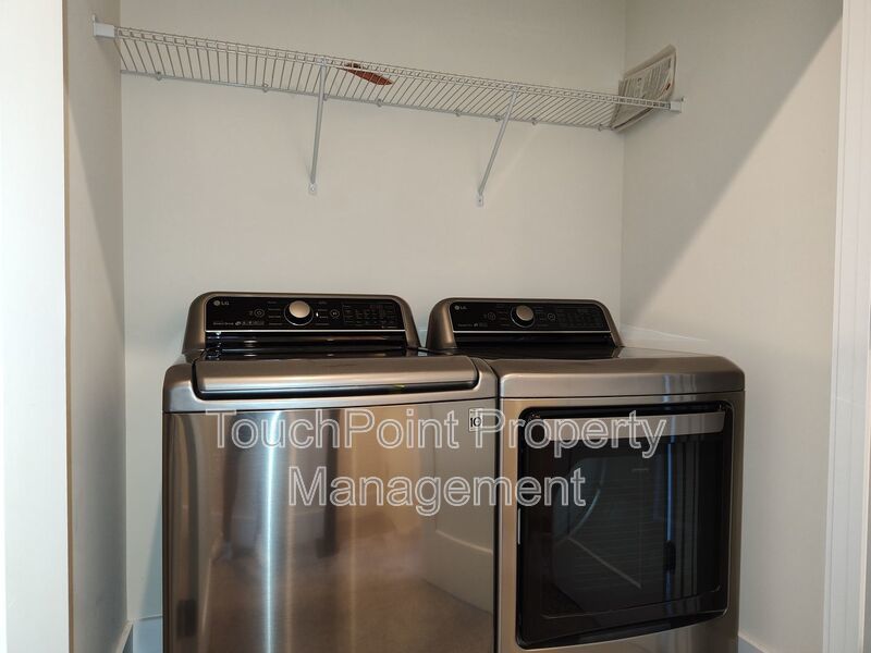 Modern End-Unit Townhome located in the Central Point Community. property image