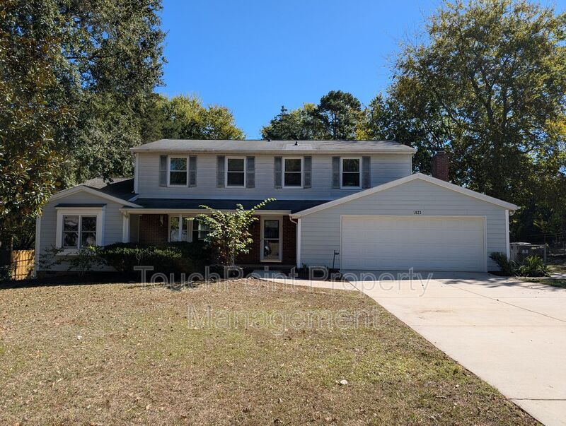 Cozy 2 story, 5 bedroom, 3.5 bathroom house located in Shadow Lakes! property image