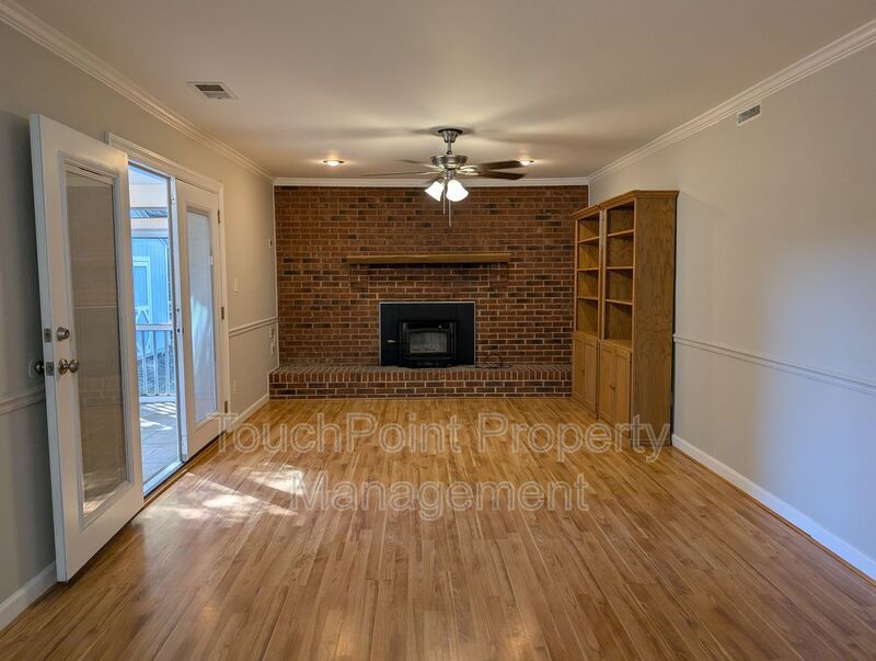 Cozy 2 story, 5 bedroom, 3.5 bathroom house located in Shadow Lakes! property image