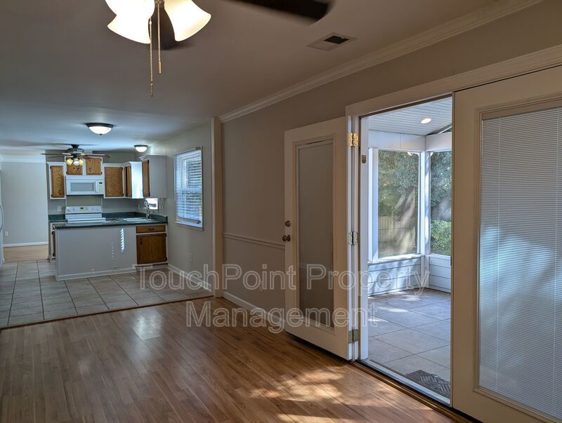 Cozy 2 story, 5 bedroom, 3.5 bathroom house located in Shadow Lakes! property image