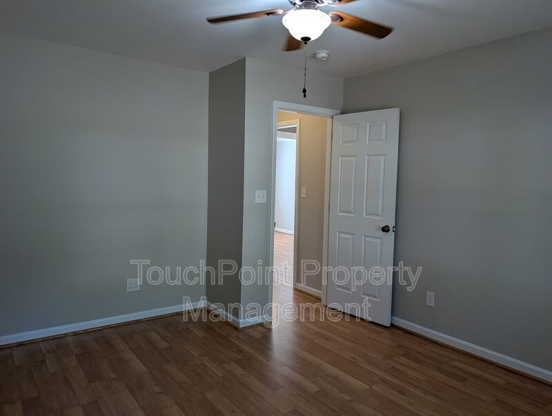 Cozy 2 story, 5 bedroom, 3.5 bathroom house located in Shadow Lakes! property image