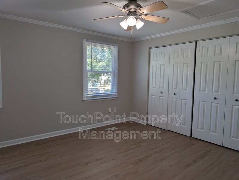 Cozy 2 story, 5 bedroom, 3.5 bathroom house located in Shadow Lakes! property image