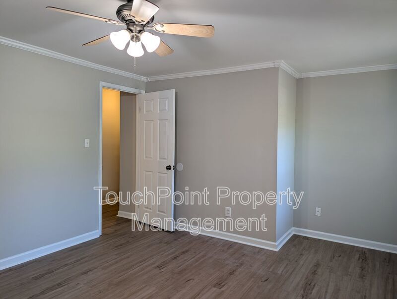 Cozy 2 story, 5 bedroom, 3.5 bathroom house located in Shadow Lakes! property image