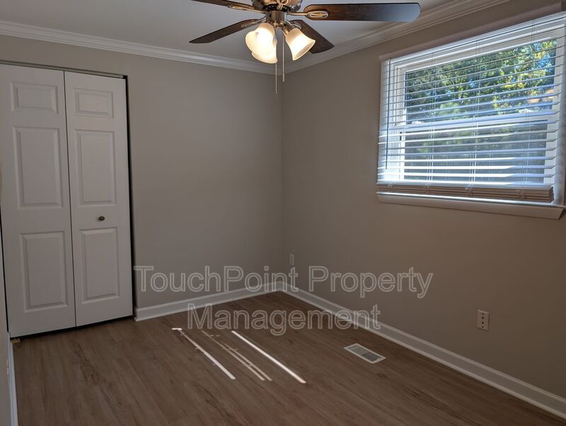 Cozy 2 story, 5 bedroom, 3.5 bathroom house located in Shadow Lakes! property image