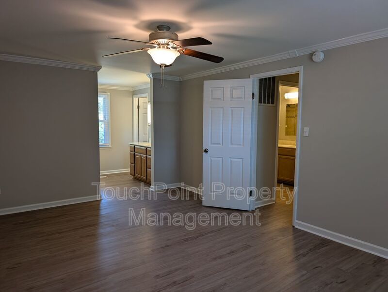 Cozy 2 story, 5 bedroom, 3.5 bathroom house located in Shadow Lakes! property image