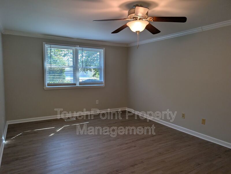 Cozy 2 story, 5 bedroom, 3.5 bathroom house located in Shadow Lakes! property image