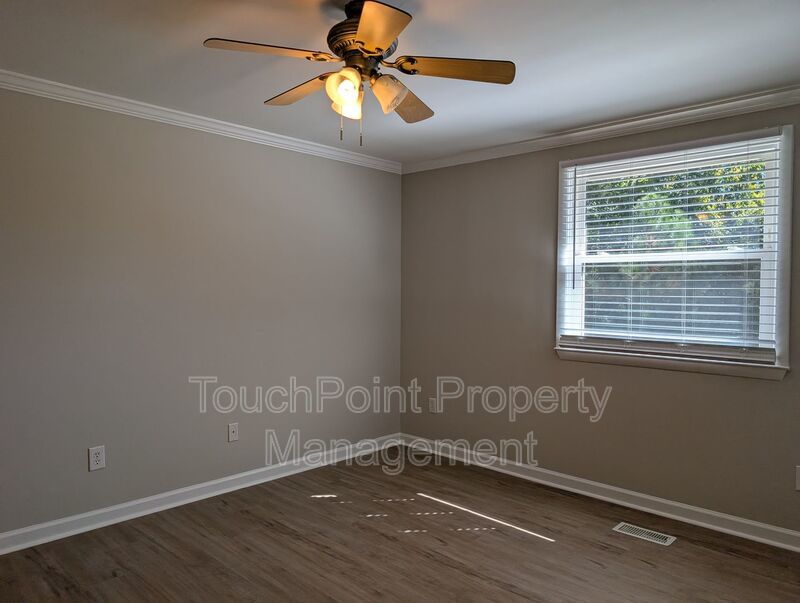 Cozy 2 story, 5 bedroom, 3.5 bathroom house located in Shadow Lakes! property image