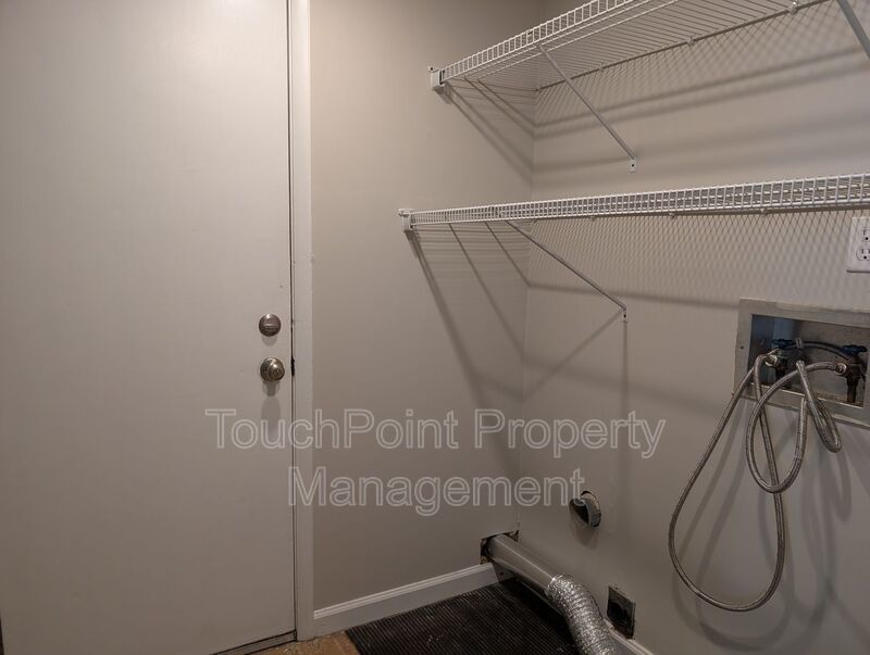 Cozy 2 story, 5 bedroom, 3.5 bathroom house located in Shadow Lakes! property image