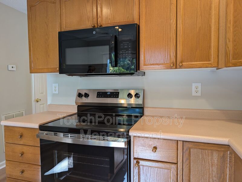 Pristine, 2 bed, 2.5 bath Townhome Located in the Roxborough II Community! property image