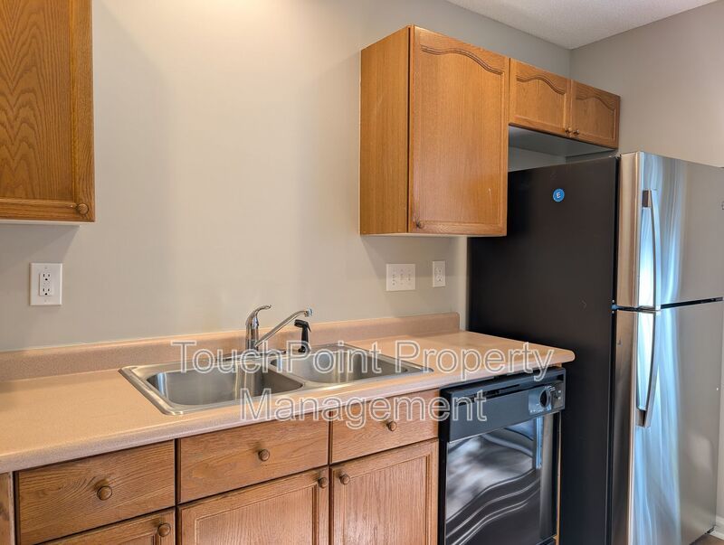 Pristine, 2 bed, 2.5 bath Townhome Located in the Roxborough II Community! property image