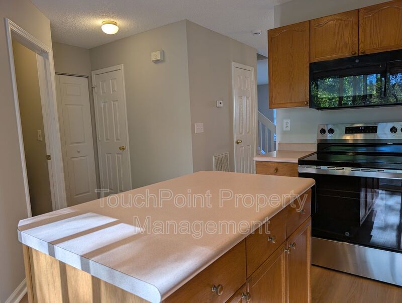 Pristine, 2 bed, 2.5 bath Townhome Located in the Roxborough II Community! property image