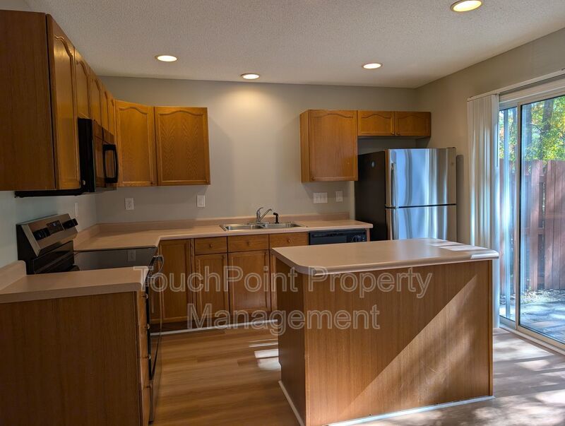 Pristine, 2 bed, 2.5 bath Townhome Located in the Roxborough II Community! property image