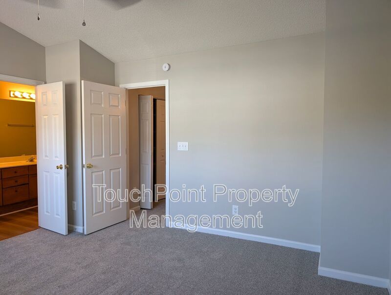 Pristine, 2 bed, 2.5 bath Townhome Located in the Roxborough II Community! property image